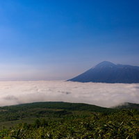 八幡平に広がる雲海と青空の写真