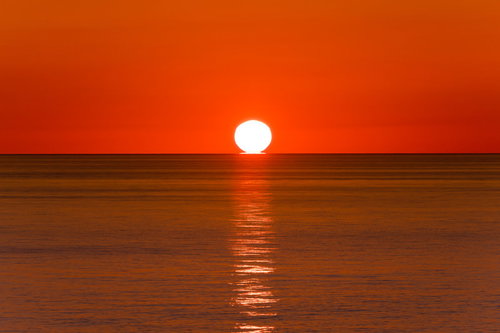 入道崎に沈む夕陽とレイライン