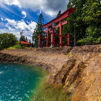 田沢湖湖畔にある御座石神社の鳥居の写真