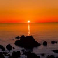 日本海のサンセットとレイライン、入道崎の夕景の写真