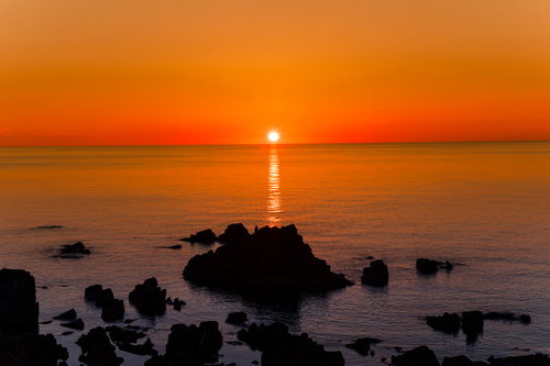 日本海のサンセットとレイライン、入道崎の夕景