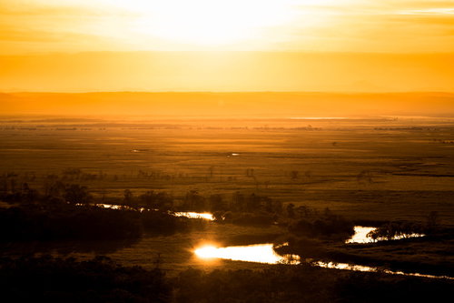 釧路湿原の夕景とオレンジ色に染まる広大なパノラマ