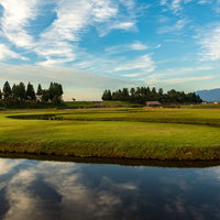 払田柵跡の復元された川跡と水鏡の景観 宮城県の古代遺跡の写真