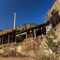 秋田県尾去沢鉱山跡の廃墟施設と坑道跡の歴史的遺構の写真