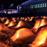 小さなかまくら 横手かまくら祭りの雪灯りの写真
