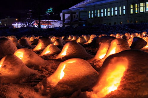 小さなかまくら 横手かまくら祭りの雪灯り