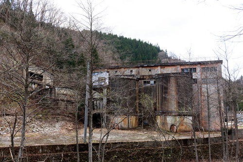 古遠部鉱山跡の廃墟建物｜北海道の鉱業遺産
