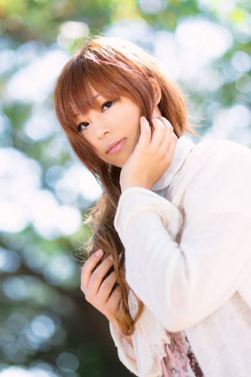 木漏れ日と森ガール