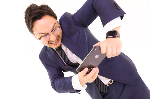 ゲーム下手くそなのにプレイ中の動きだけ一丁前のサラリーマン