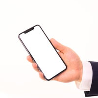 iPhone XS Max を持つ手の写真