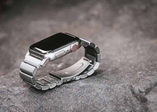チタン素材の高級感あるApple Watch