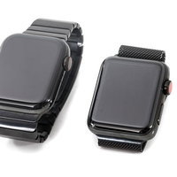 Apple Watch Series 4とSeries 3を並べて比較の写真