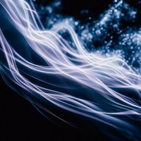白く伸びるライフストリーム 青白い光の曲線の写真