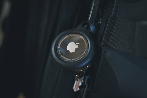 失くしものを追跡できるAirTagとキーホルダー