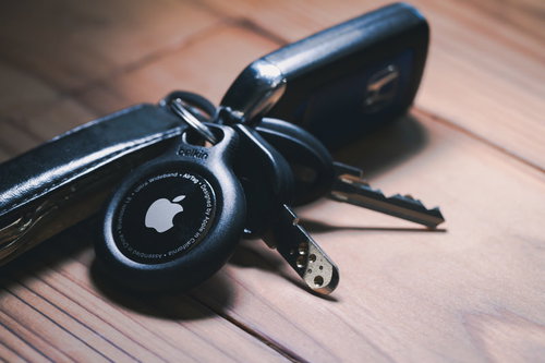 置き忘れたAirTag付きの鍵類とキーホルダー