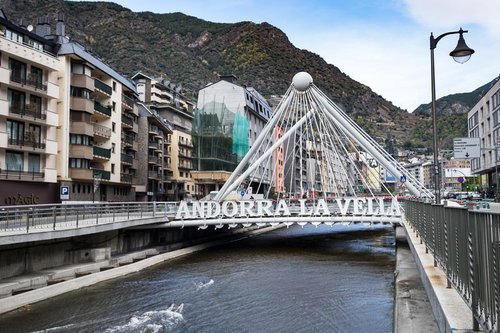 アンドラ公国の首都ラ・ベリャ中心部に架かる橋