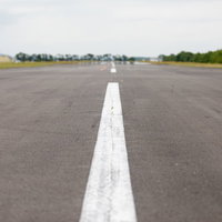 美唄市農道離着陸場の滑走路中心線と周辺風景の写真