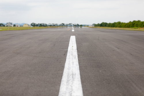 美唄市農道離着陸場の滑走路中心線と周辺風景