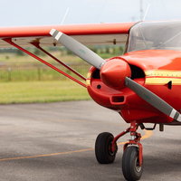 美唄スカイパークに駐機する小型飛行機のプロペラの写真