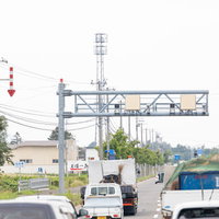 自動速度取締機の前に渋滞の写真