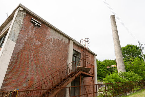 北海道美唄の廃墟・我路郵便局と煙突の産業遺産