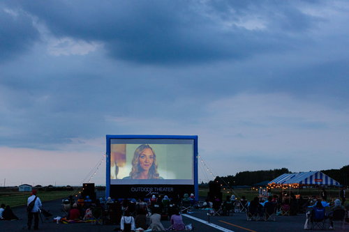 美唄市で開催された野外シネマの上映イベント