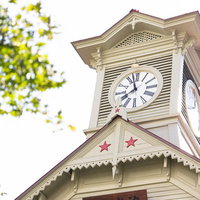 まもなく八時をお知らせ致します（札幌市時計台の時計）の写真