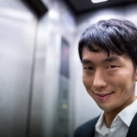 「やっと2人きりになれたね...」と微笑むストーカーの写真