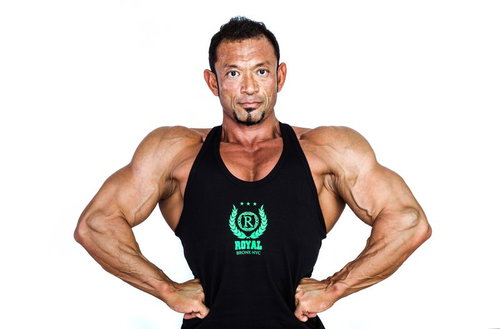 ボディビルダーのラットスプレッド・フロントポーズ