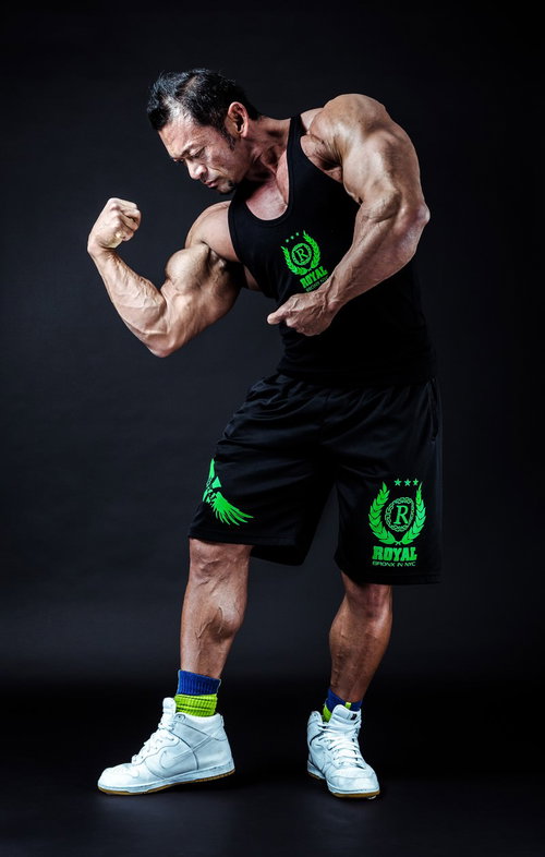 マッスルプロマイド：ボディビルダーの鍛え上げた肉体