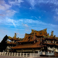 地震で崩壊した台湾の歴史的な寺院の被災状況の写真