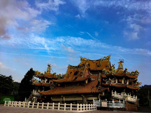 地震で崩壊した台湾の歴史的な寺院の被災状況