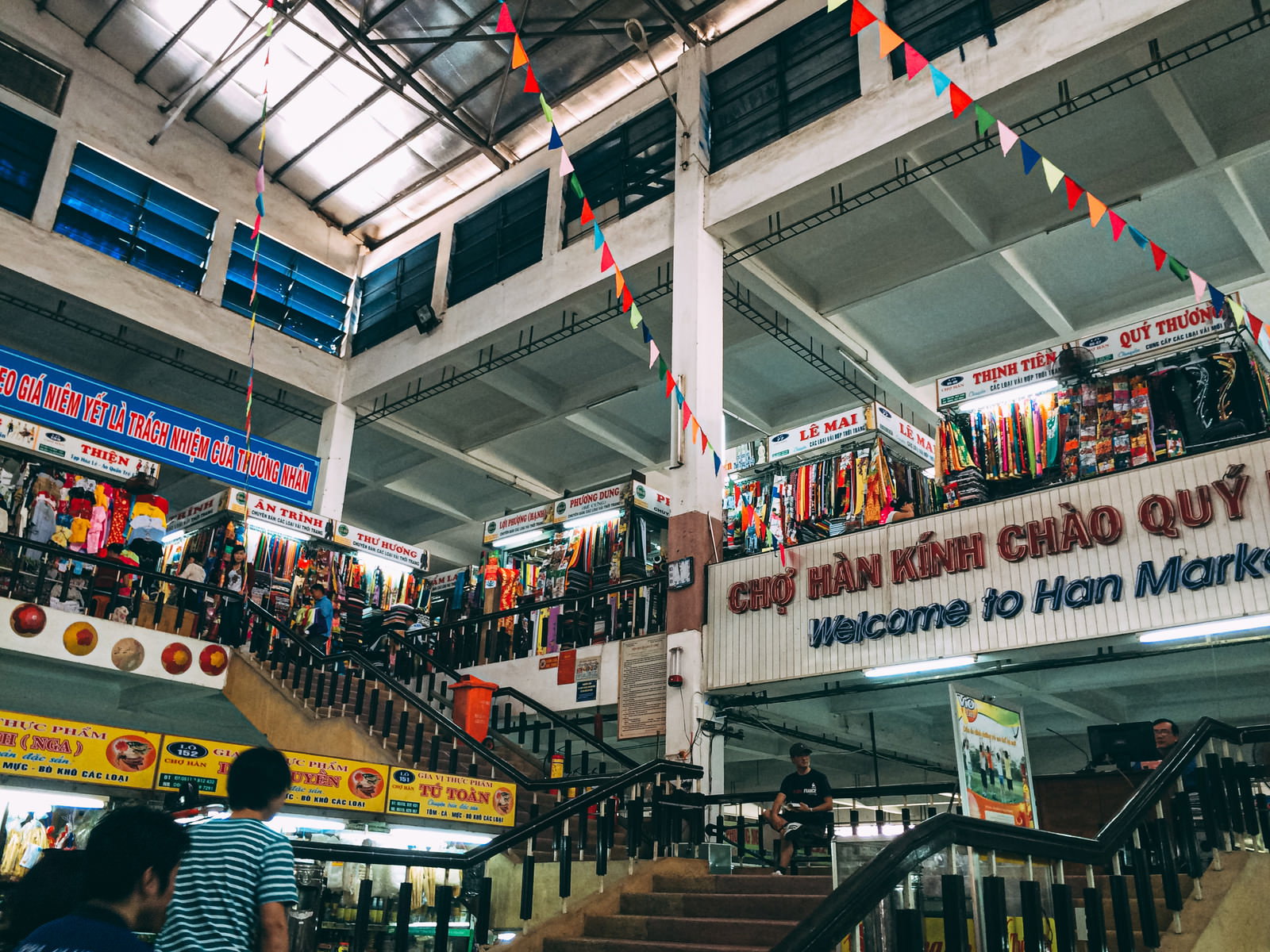 ベトナムのダナンにあるハン市場の建物内部