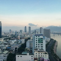 川沿いに一望するダナンのビル群（ベトナム）の写真