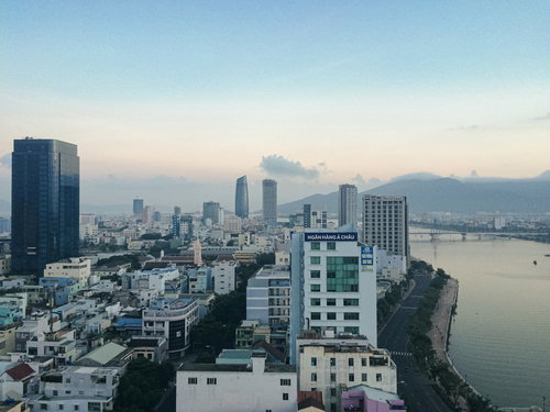 川沿いに一望するダナンのビル群（ベトナム）