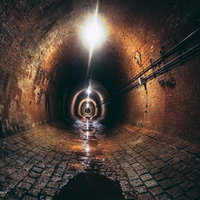 湊川隧道のレンガアーチトンネル内部（近代化遺産）の写真