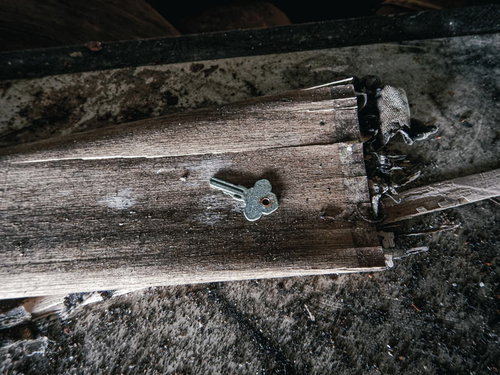 こんなところにあった忘れられていた古い鍵