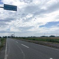 農村総合整備モデル事業32線2.5km南5号線の一直線道路の写真