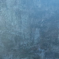 ペイント剥がれと汚れが目立つ古い青い壁のテクスチャの写真