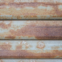 錆て腐食するシャッターの金属表面テクスチャーの写真