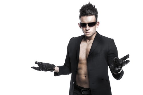 リニューアル案を見て「そんなWebサイトで大丈夫か？」と警告する謎の男