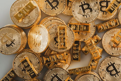 ママ、さっきパパがうっすい頭をかきむしって「もうけが無くなった！」と叫んでたけど仮想通貨か髪の毛かどっちの話かなぁ