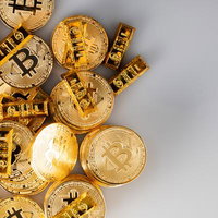 ダイヤモンドとゴールドバー、ビットコインの集合の写真