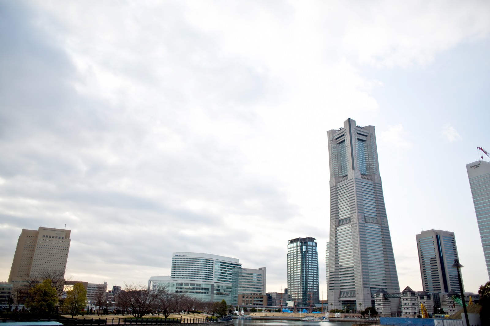 ランドマークタワーがそびえるみなとみらい