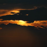 家路の夕焼け空の写真