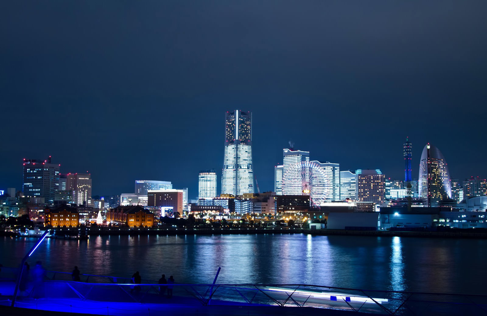 大桟橋から見たみなとみらいの夜景