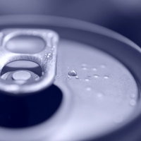プルトップの缶に水滴がつくの写真