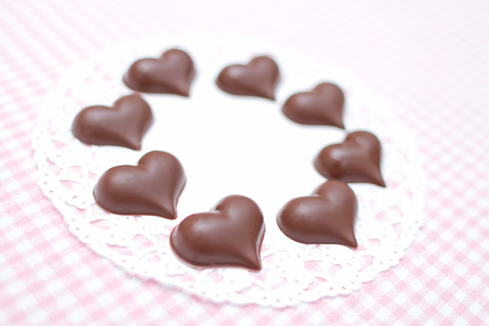 凸凹した手作りハートチョコ