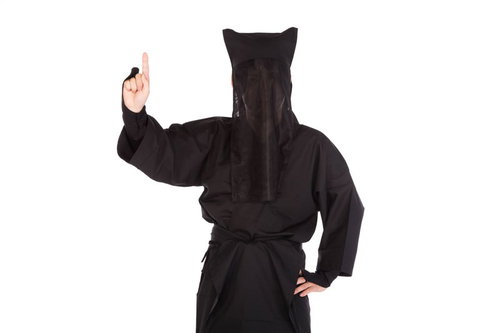 上に参りま↑す↓黒子姿で人差し指を立てるポーズ