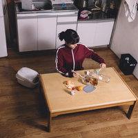 錆びついたアパートのドアと鍵の写真